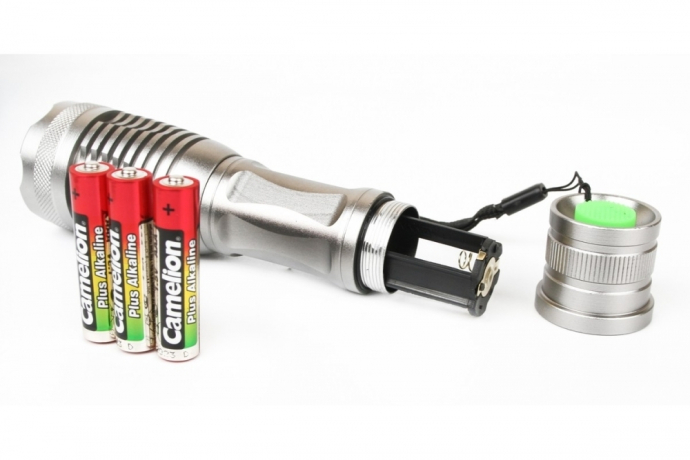 Нарушена упаковка!  <188983> Ручной светодиодный фонарь на батарейках. Дистанция освещения - 400м. 5 режимов работы. Camelion LED5137 (12974)
