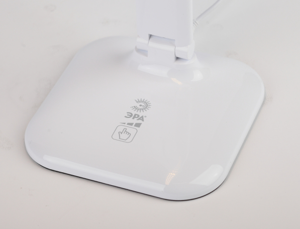 Настольная лампа ЭРА NLED-462-10W-W Б0031612 