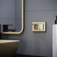 Розетка двойная влагозащищенная с заземлением и со шторками, без рамки с крышкой Werkel шампань рифленый W1172210