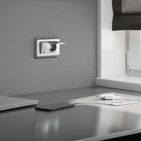 Розетка двойная влагозащищенная с заземлением и со шторками, без рамки с крышкой Werkel серебряные W1172206