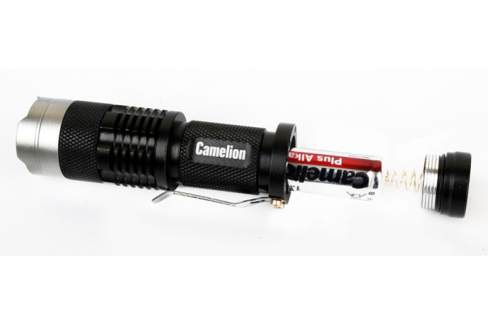 Ручной светодиодный фонарь на батарейках. Дистанция освещения - 400м. 3 режима работы. Camelion LED5135 (12915)