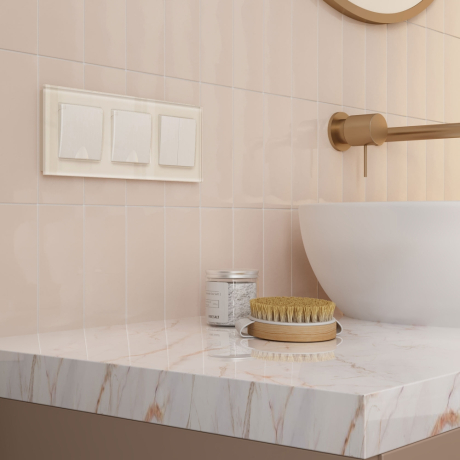 Рамка на 3 поста Werkel Favorit (молочный, стекло) W0031141