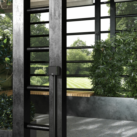 Розетка влагозащищенная с заземлением и со шторками с крышкой Werkel Gallant (черный/хром) W5071235